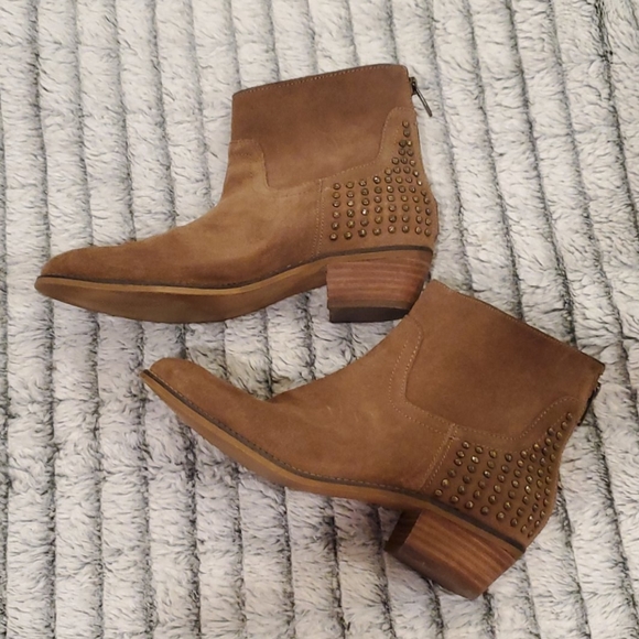 Marc Fisher Shoes - Light brown Marc Fisher suede booties